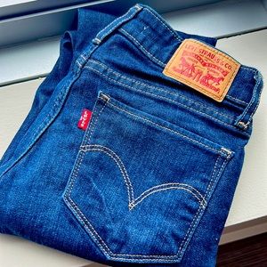 Levi jeans- like new.